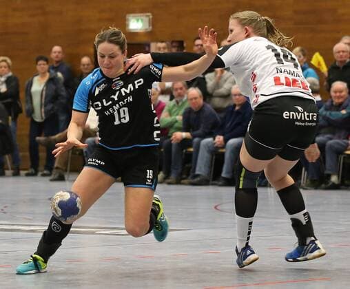14.03.2018, Deutschland, Bietigheim, Handball Bundesliga Frauen 17. Spieltag Saison 2017 2018 SG BBM Bietigheim vs. Neckarsulmer Union: v.l. Anna Loerper (BBM), Sina Namat (NSU)