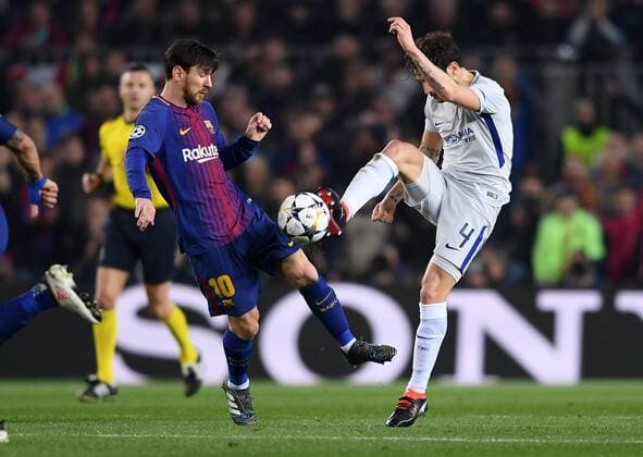 FUSSBALL CHAMPIONS LEAGUE SAISON 2017 2018 ACHTELFINALE RUECKSPIEL FC Barcelona Barca - FC Chelsea London 14.03.2018 Lionel Messi (li, Barca) gegen Cesc Fabregas (re, FC Chelsea) Barcelona
