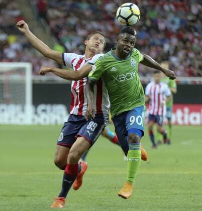 Jesus Godinez (L) of Mexico s Chivas vies for the ball with Waylon Francis (R) of US Seattle Sounders during a second leg match of the Concacaf Champions League quarter finals, at the Akron Stadium, in Guadalajara, Jalisco, Mexico, 14 March 2018. Chivas of Mexico vs Seattle Sounders of US !ACHTUNG: NUR REDAKTIONELLE NUTZUNG!  Copyright: xCarlosxZepedax MEX75 20180315-636566877476499620
