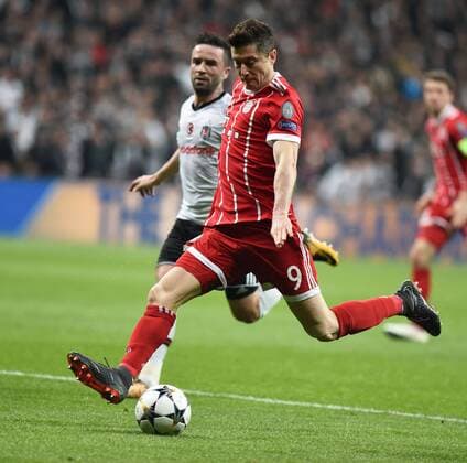 (180315) -- ISTANBUL, March 15, 2018 -- Robert Lewandowski (Front) of Bayern Munich shoots during the 2017-2018 UEFA Champions League round of 16 second leg soccer match between Turkey s Besiktas and Germany s Bayern Munich in Istanbul, Turkey, on March 14, 2018. Bayern Munich won 3-1 and was qualified for quarterfinals. ) (SP)TURKEY-ISTANBUL-SOCCER-UEFA CHAMPIONS LEAGUE-BESIKTAS VS BAYERN MUNICH HexCanling 