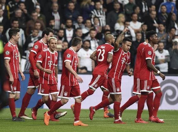 Bilder des Tages - SPORT (180315) -- ISTANBUL, March 15, 2018 -- Players of Bayern Munich celebrate scoring during the 2017-2018 UEFA Champions League round of 16 second leg soccer match between Turkey s Besiktas and Germany s Bayern Munich in Istanbul, Turkey, on March 14, 2018. Bayern Munich won 3-1 and was qualified for quarterfinals. ) (SP)TURKEY-ISTANBUL-SOCCER-UEFA CHAMPIONS LEAGUE-BESIKTAS VS BAYERN MUNICH HexCanling 