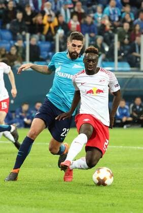 St.Petersburg - RB Leipzig Fussball Euro League Sankt Petersburg, 15.03.2018, Krestowski-Stadion, Fussball, UEFA EURO EM Europameisterschaft Fussball League, Achtelfinale Rueckspiel Rematch , FK Zenit St. Petersburg vs. RB Leipzig , Im Bild v.l.: MihaÊMevlja (23, Zenit) und Jean-Kevin Augustin (29, RB Leipzig). ,
