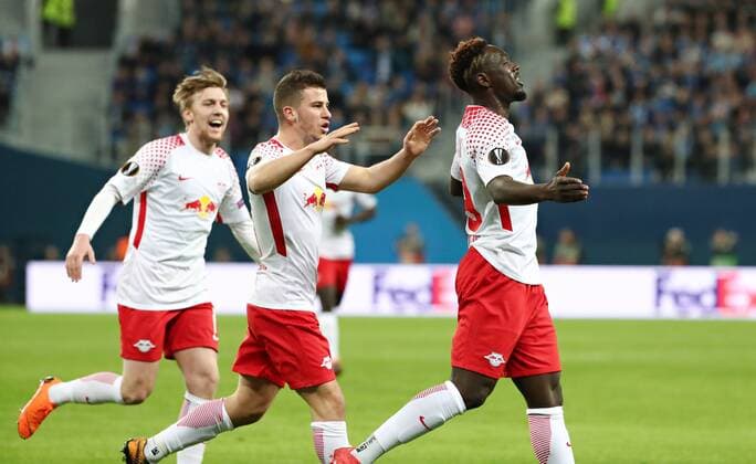 St.Petersburg - RB Leipzig Fussball Euro League Sankt Petersburg, 15.03.2018, Krestowski-Stadion, Fussball, UEFA EURO EM Europameisterschaft Fussball League, Achtelfinale Rueckspiel Rematch , FK Zenit St. Petersburg vs. RB Leipzig , Leipziger Torjubel nach dem 0:1. Im Bild v.l.: Emil Forsberg (10, RB Leipzig), Diego Demme (31, RB Leipzig) und Torschütze Jean-Kevin Augustin (29, RB Leipzig). ,