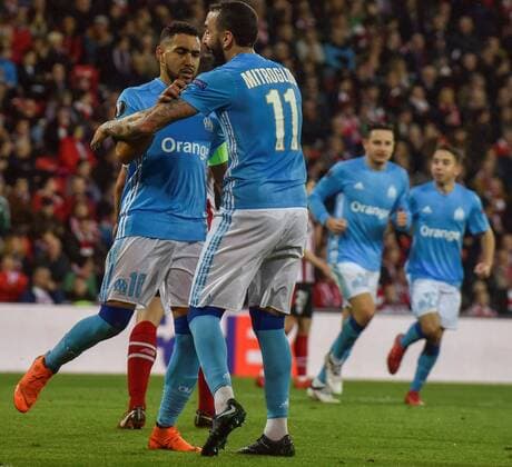 Olympique Marseille s Dimitri Payet (L) celebrates with teammates after scoring the 0-1 lead during the UEFA Europa League round of 16 second soccer leg match between Athletic Bilbao and Olympique Marseille at San Mames stadium in Bilbao, Basque Country, northern Spain, 15 March 2018. Athletic Bilbao vs Olympique Marseille !ACHTUNG: NUR REDAKTIONELLE NUTZUNG!  Copyright: xMIGUELxTONAx GRAF3088 20180315-636567402227638672