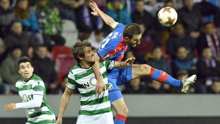 Fabio Coentrao of Sporting, left, and Marek Bakos of Viktoria in action during the second leg of the quarterfinal match of the Europe League in Pilsen, Czech Republic, March 15, 2018. (CTKxPhoto MichalxKamaryt) CTKPhotoP201803151089201  _KMT0316