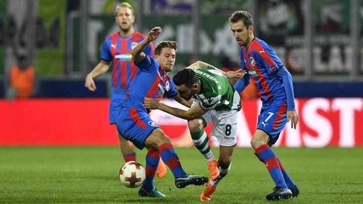(L-R) Patrik Hrosovsky of Viktoria, Bruno Fernandes of Sporting and Tomas Horava of Viktoria in action during the second leg of the quarterfinal match of the Europe League in Pilsen, Czech Republic, March 15, 2018. (CTKxPhoto MichalxKamaryt) CTKPhotoP201803151123301  kmt 4