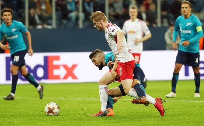 St.Petersburg - RB Leipzig Fussball Euro League Sankt Petersburg, 15.03.2018, Krestowski-Stadion, Fussball, UEFA EURO EM Europameisterschaft Fussball League, Achtelfinale Rueckspiel Rematch , FK Zenit St. Petersburg vs. RB Leipzig , Im Bild: Timo Werner (vorn, RB Leipzig) wird von MihaÊMevlja (23, Zenit) gefoult. Elfmeter! ,