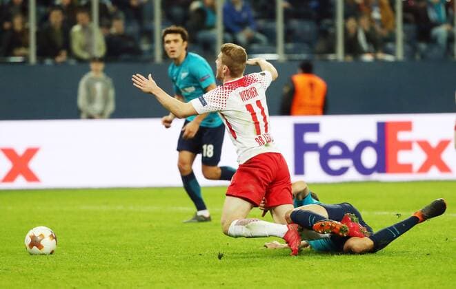 Bilder des Tages - SPORT St.Petersburg - RB Leipzig Fussball Euro League Sankt Petersburg, 15.03.2018, Krestowski-Stadion, Fussball, UEFA EURO EM Europameisterschaft Fussball League, Achtelfinale Rueckspiel Rematch , FK Zenit St. Petersburg vs. RB Leipzig , Im Bild: Timo Werner (l., RB Leipzig) wird von MihaÊMevlja (23, Zenit) gefoult. Elfmeter! ,