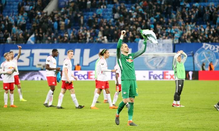 St.Petersburg - RB Leipzig Fussball Euro League Sankt Petersburg, 15.03.2018, Krestowski-Stadion, Fussball, UEFA EURO EM Europameisterschaft Fussball League, Achtelfinale Rueckspiel Rematch , FK Zenit St. Petersburg vs. RB Leipzig 1:1 (1:1) , RBL Schlussjubel nach dem Einzug ins Viertelfinale. Im Bild: Torwart Peter Gulacsi (32, RB Leipzig). ,