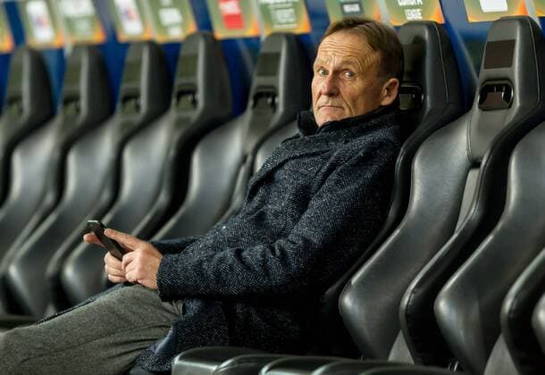 Salzburg, Oesterreich 15.03.2018, UEFA Europa League - 2017 18 Season, Round of 16, Second leg, Red Bull Salzburg - BV Borussia Dortmund, Geschaeftsfuehrer Hans-Joachim Watzke (BVB) schaut ( DeFodi048