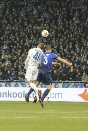 March 15, 2018 - Kiev, Ukraine - Dunamo Kyiv FC s Artem Besedin vies for a ball with S.S. Lazio FC s player Stefan de Vrij during the 2nd leg of Round 16 UEFA Europa League match at a NSC Olimpiyskyi in Kyiv, Ukraine, March 15, 2018. Dynamo Kiev v Lazio - UEFA Europa League Round of 16: Second Leg  - ZUMAn230 20180315_zaa_n230_354 Copyright: xSergiixKharchenkox