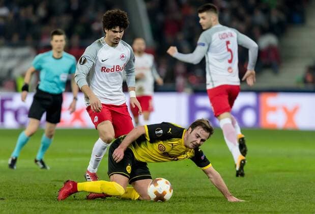 Bilder des Tages - SPORT Salzburg, Oesterreich 15.03.2018, UEFA Europa League - 2017 18 Season, Round of 16, Second leg, Red Bull Salzburg - BV Borussia Dortmund, Andre Ramalho (FCS) und Mario Goetze (BVB) im Zweikampf ( DeFodi048