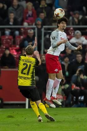 Salzburg, Oesterreich 15.03.2018, UEFA Europa League - 2017 18 Season, Round of 16, Second leg, Red Bull Salzburg - BV Borussia Dortmund, Andre Schuerrle (BVB) und Andre Ramalho (FCS) im Zweikampf ( DeFodi048