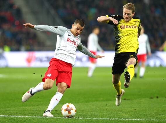Donnerstag 15.03.2018, Saison 2017 2018, Euro League Achtelfinale Rückspiel in der Salzburger Red Bull Arena, FC Salzburg - BVB 09 Borussia Dortmund, Stefan Lainer (FCS) gegen Andre Schuerrle (BVB), v.l.