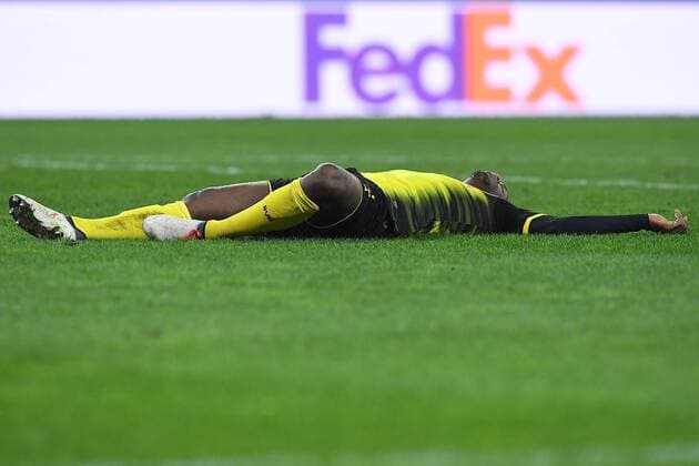 Bilder des Tages - SPORT Fußball Europa League Achtelfinale FC Salzburg - Borussia Dortmund am 15.03.2018 in der Red Bull Arena in Salzburg Michy Batshuayi ( Dortmund ) verletzt am Boden