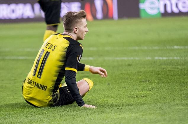 Fußball: UEFA Europa League, EL, Saison 2017 2018, Achtelfinale, RB Salzburg - Borussia Dortmund in Salzburg (Österreich). Dortmunds Marco Reus sitzt enttäusch auf dem Rasen. Copyright: xKirchner FalkxDezortx