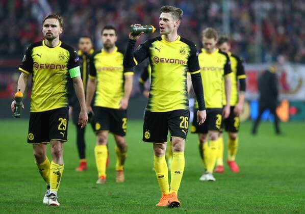 Donnerstag 15.03.2018, Saison 2017 2018, Euro League Achtelfinale Rückspiel in der Salzburger Red Bull Arena, FC Salzburg - BVB 09 Borussia Dortmund, Enttäuschung bei den Dortmunder Spielern nach Abpfiff: Marcel Schmelzer (BVB) und Lukasz Piszczek (BVB), v.l.