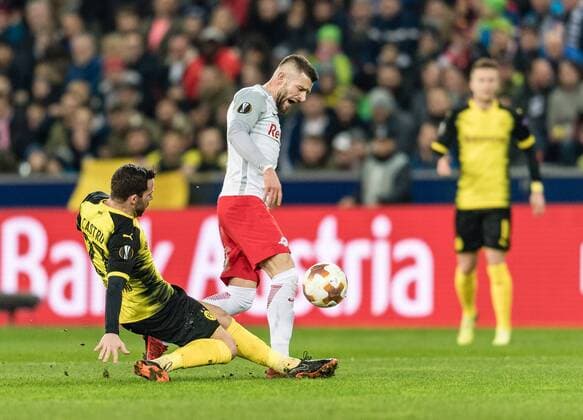 15.03.2018, Red Bull Arena, Salzburg, AUT, UEFA EL, FC Salzburg vs Borussia Dortmund, Achtelfinale, Rueckspiel, im Bild v.l. Gonzalo Castro (Borussia Dortmund), Valon Berisha (FC Salzburg) during the UEFA Europa League Round of 16, 2nd Leg Match between FC Salzburg and Borussia Dortmund at the Red Bull Arena in Salzburg, Austria on 2018 03 15. Salzburg