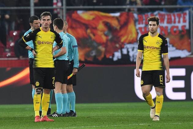 Fußball Europa League Achtelfinale FC Salzburg - Borussia Dortmund am 15.03.2018 in der Red Bull Arena in Salzburg Maximilian Philipp ( Dortmund ), links - Raphael Guerreino ( Dortmund ), rechts - enttäuscht