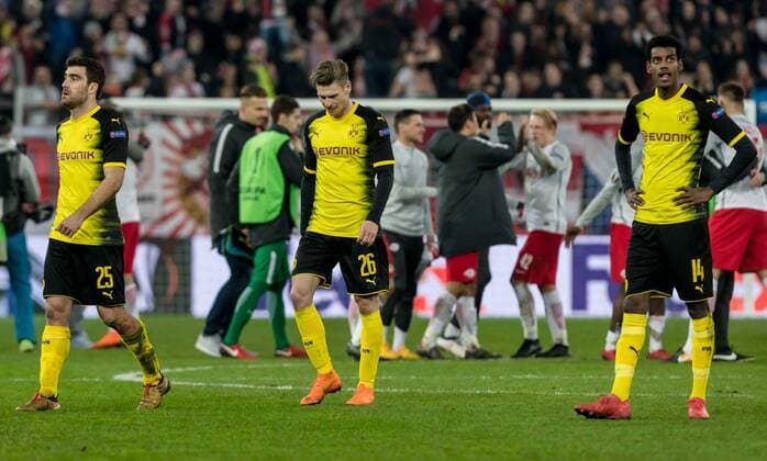Salzburg, Oesterreich 15.03.2018, UEFA Europa League - 2017 18 Season, Round of 16, Second leg, Red Bull Salzburg - BV Borussia Dortmund, Sokratis (BVB) Lukasz Piszczek (BVB) Alexander Isak (BVB) enttaeuscht ( DeFodi048