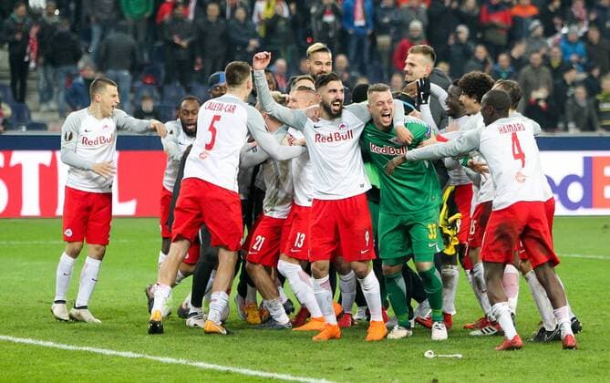Themen der Woche - SPORT Bilder des Tages - SPORT 15.03.2018, Red Bull Arena, Salzburg, AUT, UEFA EL, FC Salzburg vs Borussia Dortmund, Achtelfinale, Rueckspiel, im Bild Jubel nach dem Spiel during the UEFA Europa League Round of 16, 2nd Leg Match between FC Salzburg and Borussia Dortmund at the Red Bull Arena in Salzburg, Austria on 2018 03 15. Salzburg
