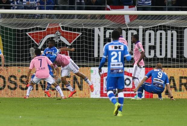 - GENT, BELGIUM: Gent s Laurent Depoitre scoring the 1-0 goal during the Jupiler Pro League match between KAA Gent and RSC Anderlecht, Thursday 30 April 2015 in Gent, on the fifth day of the Play-off 1. VIRGINIExLEFOUR x80475101x