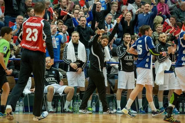 Sebastian Hinze (Trainer, Bergischer HC) bejubelt Parade von Bastian Rutschmann ( 23, Bergischer HC) Bergischer HC vs. ThSV Eisenach, Handball, 2. Bundesliga, 17.03.18 Solingen NRW Deutschland Klingenhalle