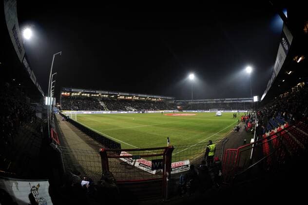 Fußball, Stadiongeschichte VfL Osnabrück Fußball 3. Liga 28. Spieltag VfL Osnabrück - SV Meppen am 06.03.2018 an der Bremer Brücke in Osnabrück Bremer Brücke unter Flutlicht.