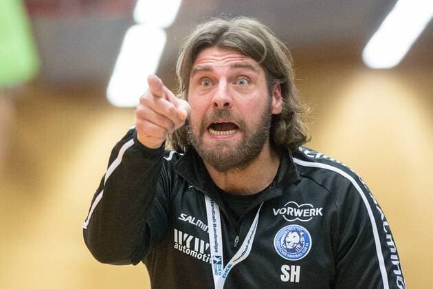 Sebastian Hinze (Trainer, Bergischer HC) an der Seitenlinie Bergischer HC vs. ThSV Eisenach, Handball, 2. Bundesliga, 17.03.18 Solingen NRW Deutschland Klingenhalle