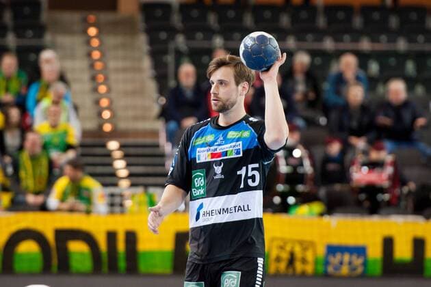 Niklas Weis (Nr.15, Vikings) am Ball HC Rhein Vikings vs. VfL Eintracht Hagen, Handball, 2. Bundesliga, 17.03.18 Düsseldorf NRW Deutschland Castello