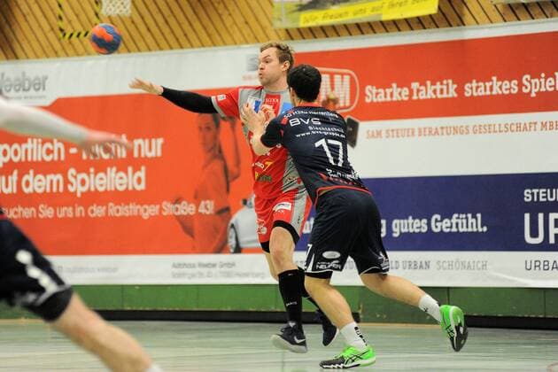 Lukas Fimpel (TSG Soeflingen 8) gegen Marcel Kohler (SG H2Ku Herrenberg 17) SG H2Ku Herrenberg,Handball,Maenner,Ligaspiel,17.03.2018, Foto:TBaur Eibner Herrenberg Copyright: xEIBNER Tobias_Baurx EP_TBR