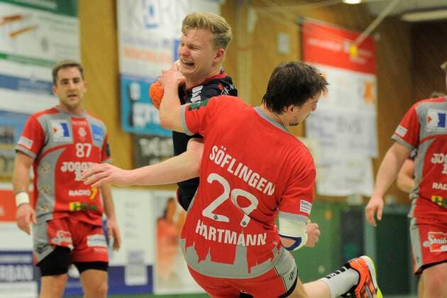 Sascha Marquardt (SG H2Ku Herrenberg 18) gegen Dennis Hartmann (TSG Soeflingen 29) SG H2Ku Herrenberg,Handball,Maenner,Ligaspiel,17.03.2018, Foto:TBaur Eibner Herrenberg Copyright: xEIBNER Tobias_Baurx EP_TBR