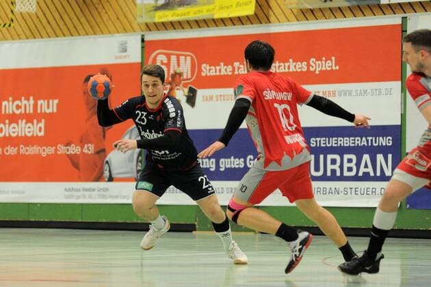 Dominic Rose (SG H2Ku Herrenberg 23) gegen Adrian Wowra (TSG Soeflingen 10) SG H2Ku Herrenberg,Handball,Maenner,Ligaspiel,17.03.2018, Foto:TBaur Eibner Herrenberg Copyright: xEIBNER Tobias_Baurx EP_TBR