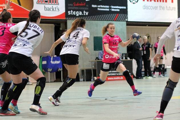 22 Maren Weigel (TusSis Metzingen) 14 Anika Niederwieser (Thueringer HC) Handball 1. HBF TusSies Metzingen vs. Thueringer HC 2018-03-17 Metzingen Copyright: xEIBNER SebastianxBaurx EP_SBAUR