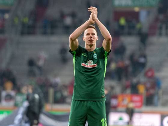 Niklas Moisander (SV Werder Bremen 18), in der Kurve, FC Augsburg vs. SV Werder Bremen, Fussball, 1. Bundesliga, 27. Spieltag, 2017 2018, 17.03.2018, Augsburg Copyright: xEIBNER SaschaxWaltherx EP_SWA