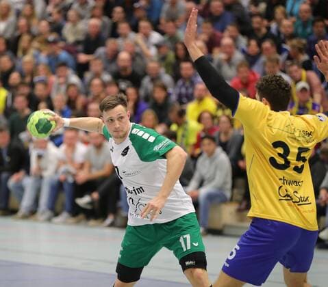 2. HBL HJSG Konstanz - DJK Rimpar Woelfe 28:32. Links Patrick Schmidt (RIM) gegen Maximilian Schwarz (KON) . Konstanz Copyright: xPeterxPisax Eibner-Pressefotox EP_ppa