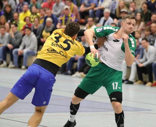 2. HBL HJSG Konstanz - DJK Rimpar Woelfe 28:32.Links Maximilian Schwarz (KON) gegen Patrick Schmidt (RIM). Konstanz Copyright: xPeterxPisax Eibner-Pressefotox EP_ppa