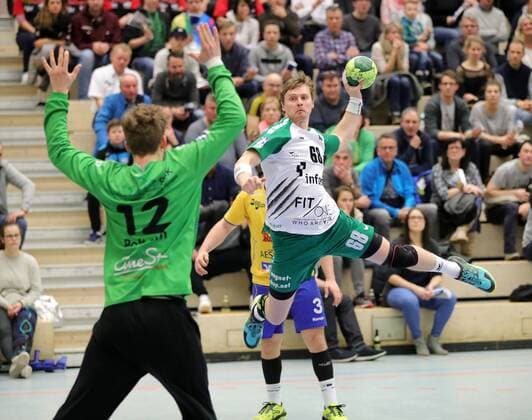 2. HBL HJSG Konstanz - DJK Rimpar Woelfe 28:32. Julian Sauer(RIM) am Ball, links Konstantin Poltrum (Torhueter, KON) . Konstanz Copyright: xPeterxPisax Eibner-Pressefotox EP_ppa