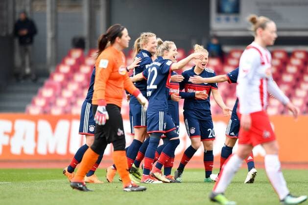 Jubel, Freuen, celebrate, happy, cheer , Goal Celebration FC Bayern München 0:1, Fussball, Allianz Frauen-Bundesliga,1.FC Köln - FC Bayern München,