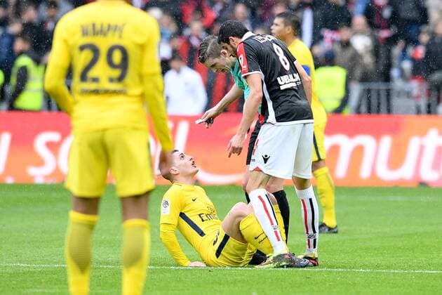 Fußball, OGC Nizza - Paris St. Germain 06 MARCO VERRATTI (PSG) - 08 PIERRE LEES MELOU (NICE) - FRANCOIS LETEXIER (ARBITRE) - FAUTE - COLERE FOOTBALL : Nice vs Paris SG - Ligue 1 Conforama - 18 03 2018 FEP Panoramic 