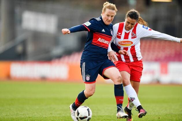 Zweikampf Melanie Behringer (FCB, 7) Amber Hearn (Köln, 10), Fussball, Allianz Frauen-Bundesliga,1.FC Köln - FC Bayern München,