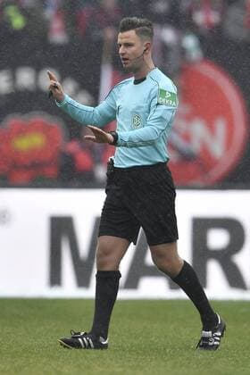 18.03.2018 - Fussball - Saison 2017 2018 - 2. Fussball - Bundesliga - 27. Spieltag: 1. FC Nürnberg Nuernberg FCN ( Club ) - SV Darmstadt 98 D98 ( Lilien ) - - Daniel Schlager (Schiedsrichter ) *** 18 03 2018 Football Season 2017 2018 2 Soccer Bundesliga 27 Matchday 1 FC Nürnberg Nuernberg FCN Club SV Darmstadt 98 D98 Lilien Daniel Schlager Referee