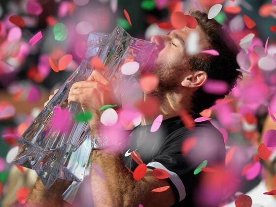 Themen der Woche - SPORT Bilder des Tages - SPORT INDIAN WELLS, CA - MARCH 18: Juan Martin Del Potro (ARG) kisses the winners trophy after defeating Roger Federer (SUI) to become the 2018 BNP Paribas Open Champion after a finals match played on March 18, 2018 at the Indian Wells Tennis Garden in Indian Wells, CA. (Photo by John Cordes Icon Sportswire) TENNIS: MAR 18 BNP Paribas Open Icon506180318020 EDITORIAL USE ONLY