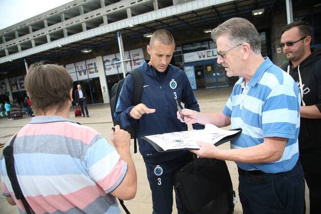 - MANCHESTER, UNITED KINGDOM: Club s Timmy Simons pictured at the arrival of Club Brugge, at Manchester Airport, England, Monday 17 August 2015. Belgian first league soccer team Club Brugge will play tomorrow the first leg game of the play-offs of the Uefa Champions League competition against British soccer club Manchester United ManU BRUNOxFAHY x84279045x