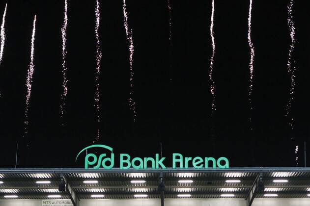 Fußball, Stadiongeschichte FSV Frankfurt Feuerwerk anlaesslich der Eroeffnung der PSD Bank Arena Frankfurt Copyright: xRoskaritzx Eibner-Pressefotox EP_kess_rrz