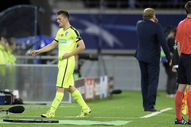 - GENT, BELGIUM: Gent s Thomas Foket leaves the field after receiving a red card during the first game in the group stage of the Uefa Champions League competition, in group H, between Belgian first league soccer team KAA Gent and Olympique Lyon, in Gent, Wednesday 16 September 2015. YORICKxJANSENS x85282004x
