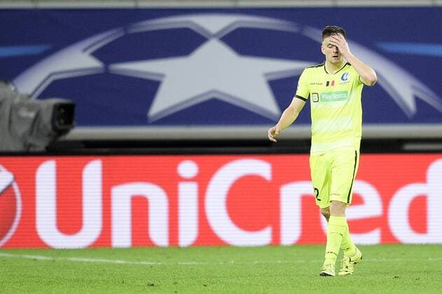 - GENT, BELGIUM: Gent s Thomas Foket leaves the field after receiving a red card during the first game in the group stage of the Uefa Champions League competition, in group H, between Belgian first league soccer team KAA Gent and Olympique Lyon, in Gent, Wednesday 16 September 2015. YORICKxJANSENS x85282021x