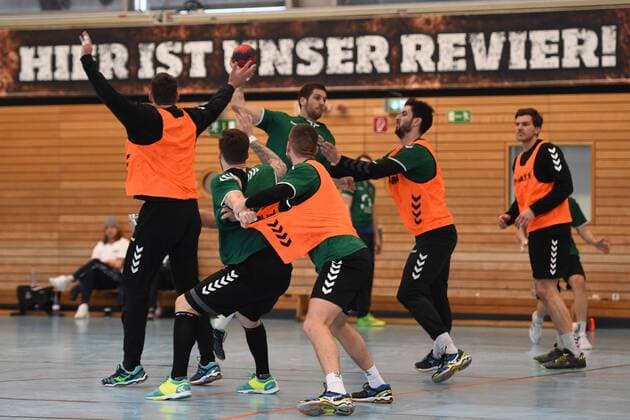 Handball, Herren, 1. Bundesliga, Saison 2017 18, Training Füchse Berlin, Jakov Gojun (Nr. 10, Füchse Berlin), Johan Koch (Nr. 77, Füchse Berlin), Drago Vukovic (Nr. 6, Füchse Berlin), Stipe Mandalinic (Nr. 9, Füchse Berlin), Marko Kopliar (Nr. 35, Füchse Berlin), Erik Schmidt (Nr. 28, Füchse Berlin), 20.03.18, Copyright: xMichaelxHundtx xMatthiasxKochx