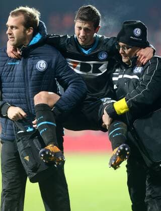 - GENT, BELGIUM: Gent s Brecht Dejaegere leaves the pitch after being injured during a return leg of Cofidis Cup 1 4 final game between AA Gent and KV Kortrijk, in Gent, Tuesday 14 January 2014. First leg was 1-0 for Gent. VIRGINIExLEFOUR x51537385x