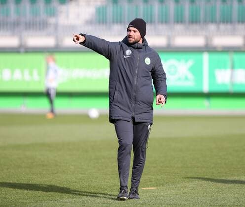 VfL vs Slavia Prag, CL Frauen, Vorberichte Wolfsburg, Deutschland 21.03.2018, FUßBALL - VfL Wolfsburg vs Slavia Prag, Training Viertelfinale, UEFA Frauen Champions League, Saison 2017-18. Bild zeigt: Cheftrainer Stephan Lerch (VfL Wolfsburg) Wolfsburg